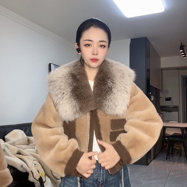 绵羊皮美丽奴皮毛一体配狐狸毛领L125斤