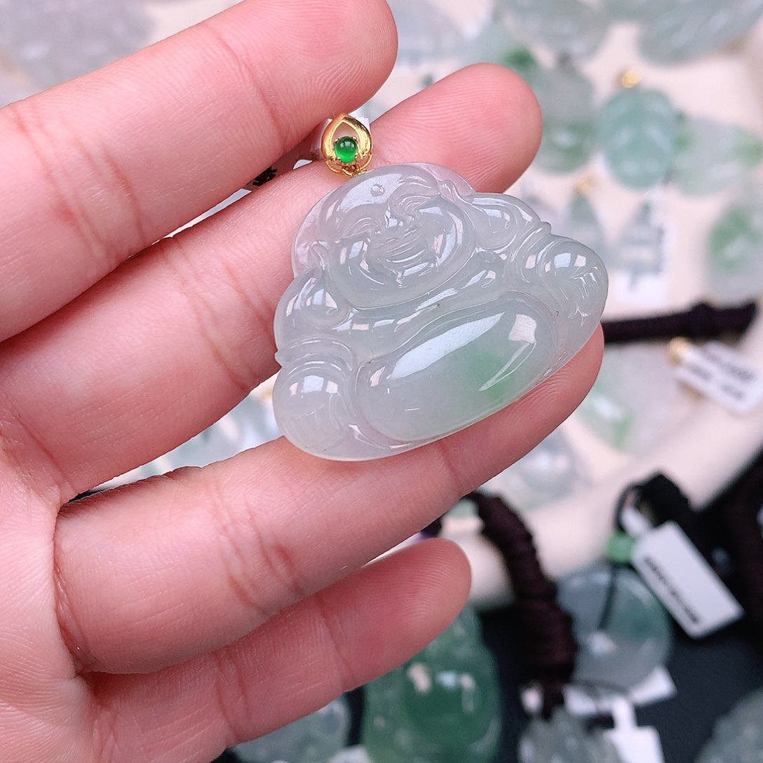 翡翠颈饰18K金镶嵌飘绿佛公