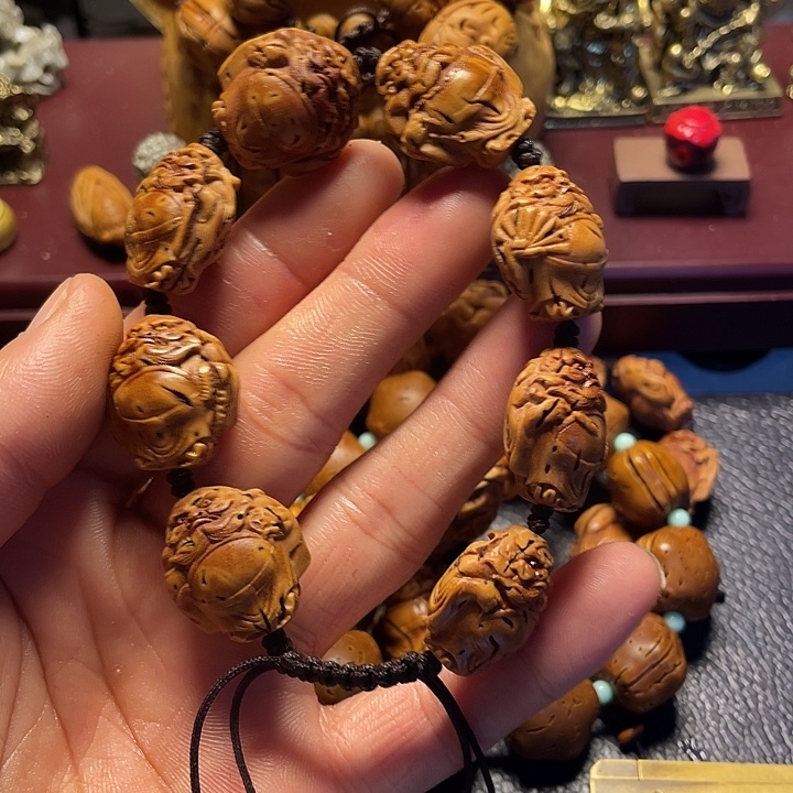 大桃核雕刻瑕疵钟馗