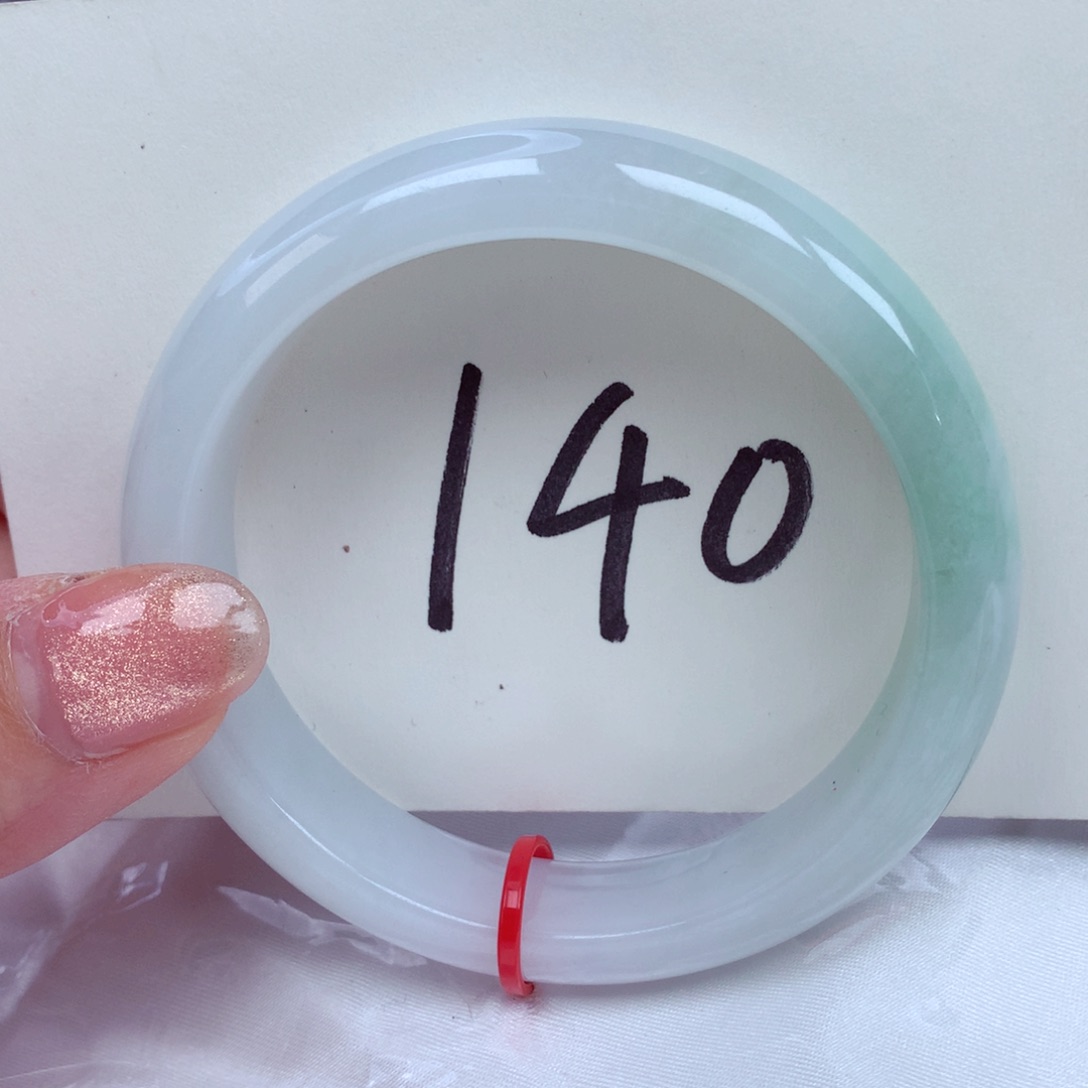 翡翠手镯未镶嵌翡翠