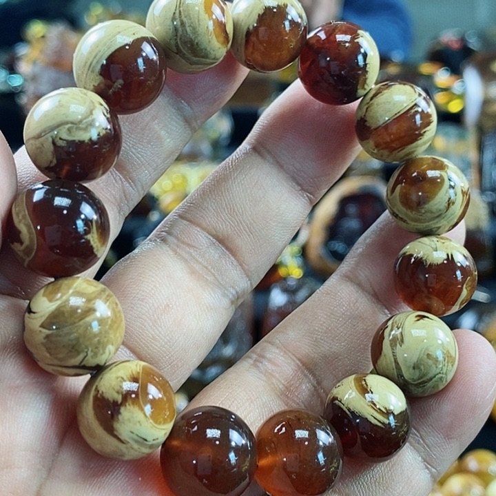 琥珀颈饰未镶嵌一