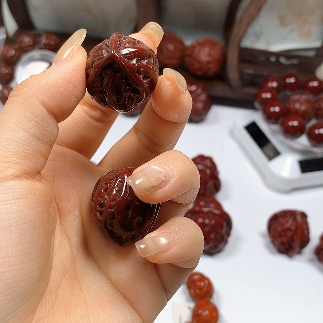 吊坠橄榄核上****司三愣子