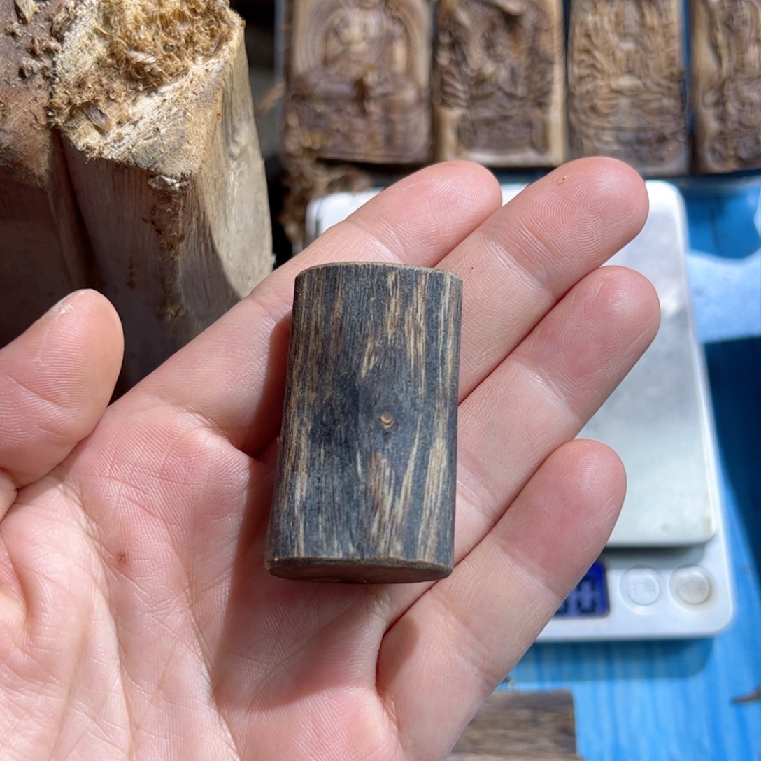沉香吊坠电白母树素牌10.3克