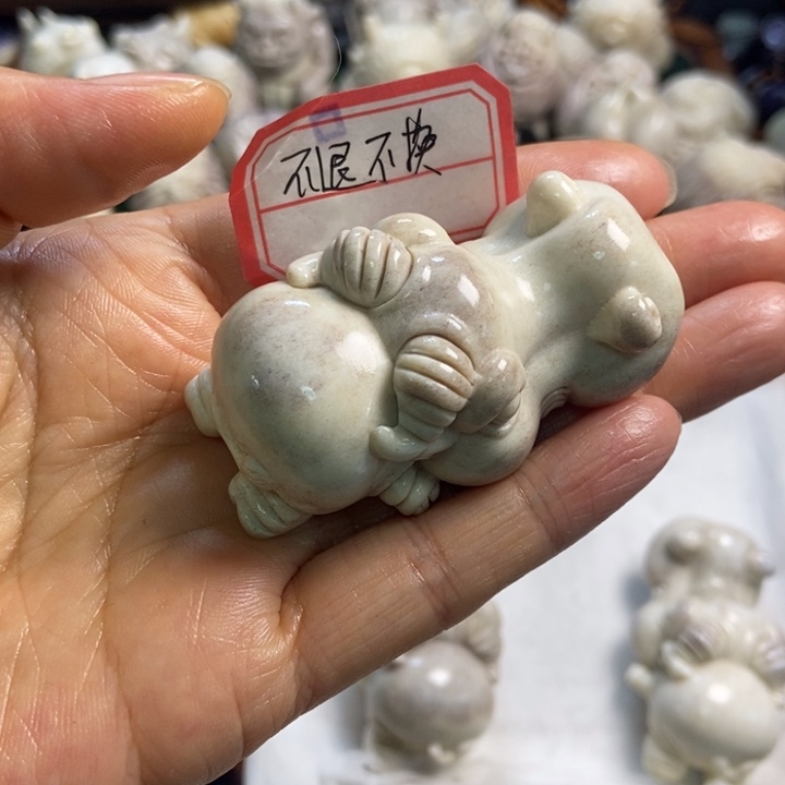 天***谁配饰鹿角雕刻一个出