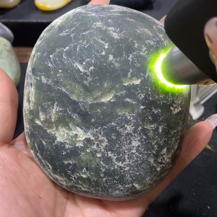 颈饰未镶嵌和田玉（子料）