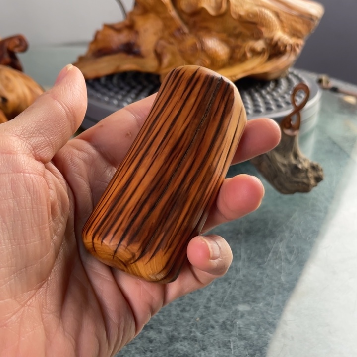 崖柏精品黑油虎皮纹