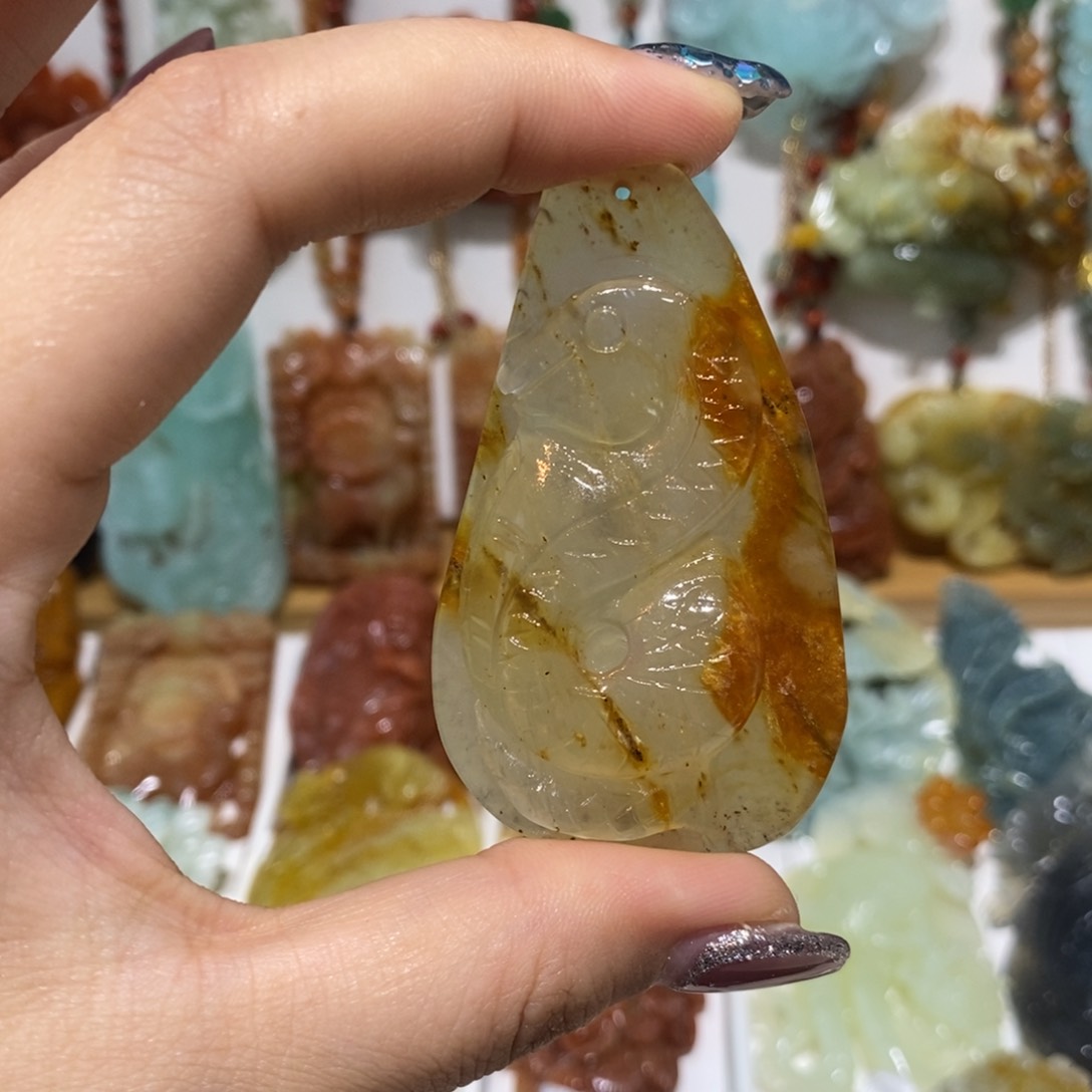 蛇纹石玉未镶嵌颈饰