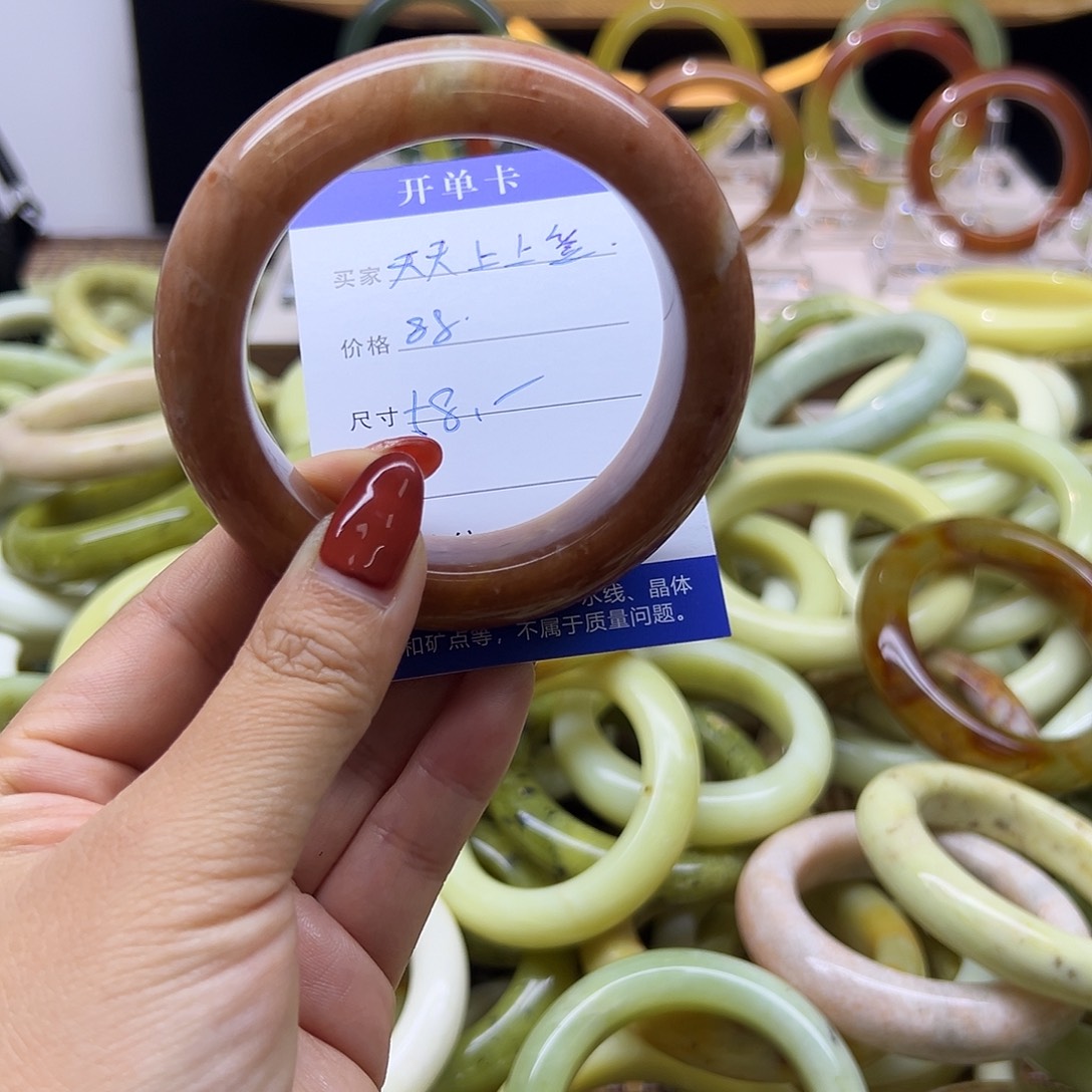 天***签岫玉未镶嵌手镯岫