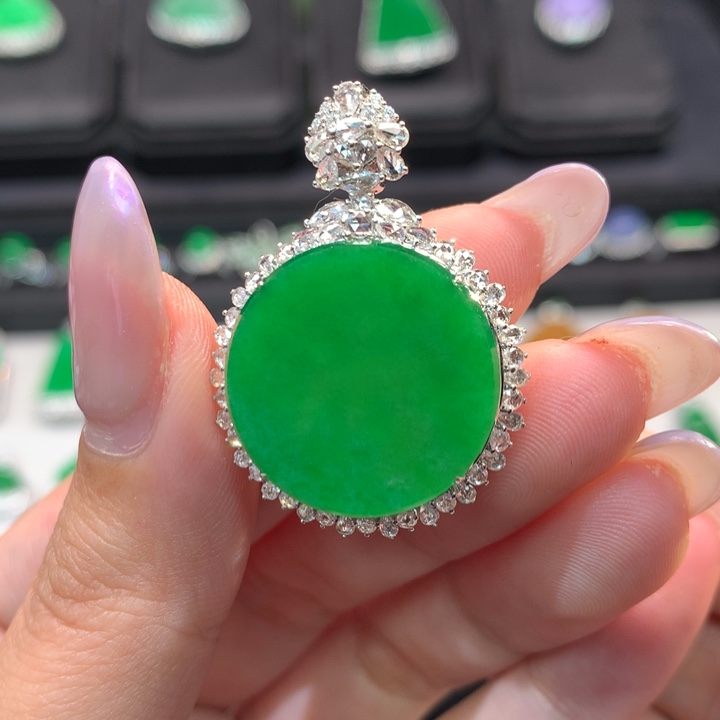 翡翠吊坠(不含链)18K金镶嵌树*