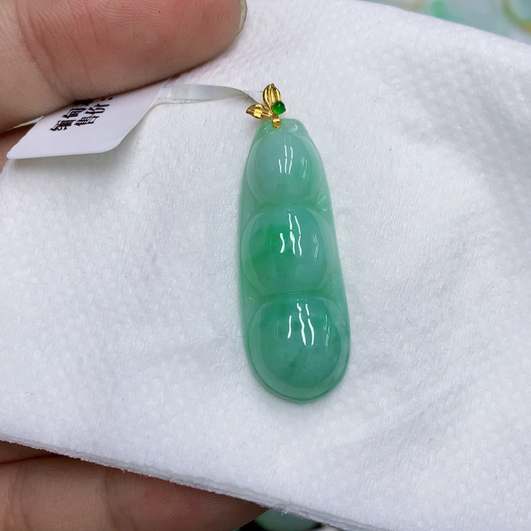 翡翠18K金镶嵌颈饰翡翠