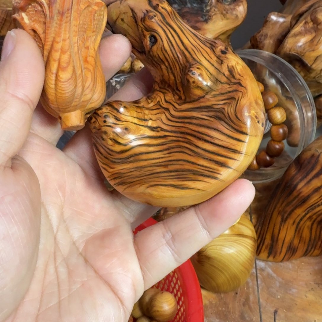 柏木（崖柏）神太行崖柏把件和白菜