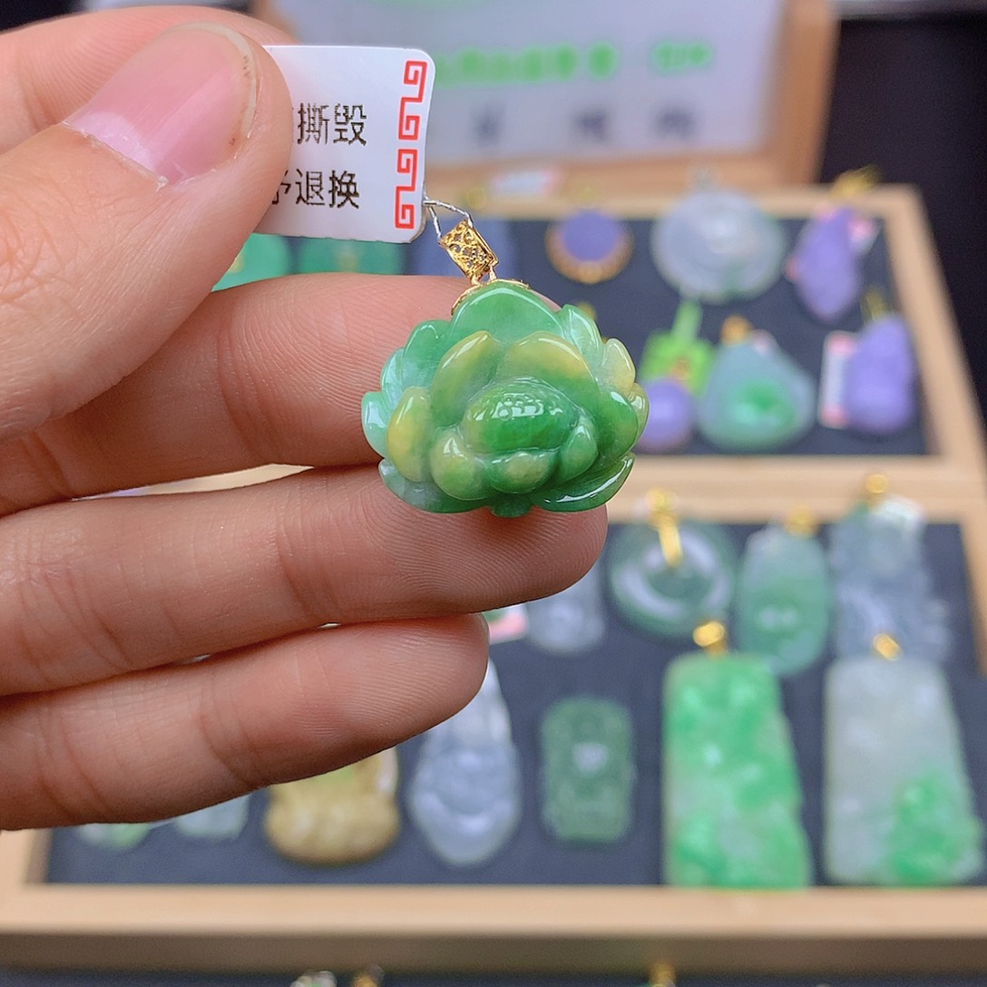 翡翠颈饰18K金镶嵌翡翠