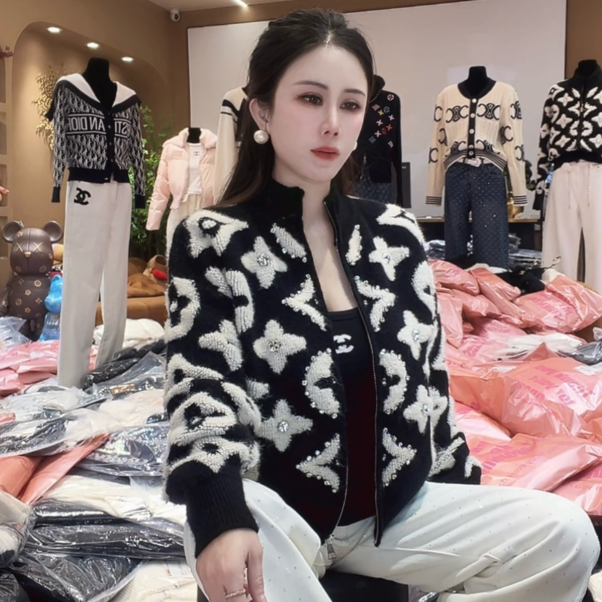 婷婷大美妞-订制高货老花立体绣花拉链毛衣（8-2468-6）