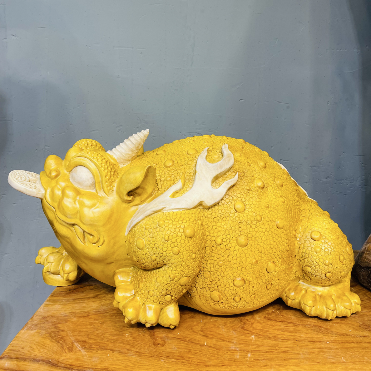 香樟木金蟾献宝居家办公摆件长60宽30高30cm