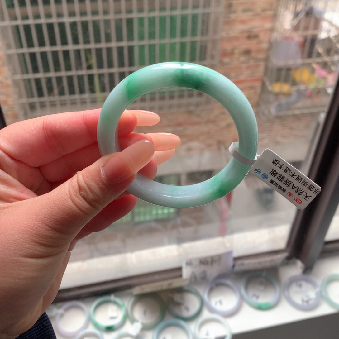 翡翠手镯（圆镯）未镶嵌10 54飘阳绿正圈