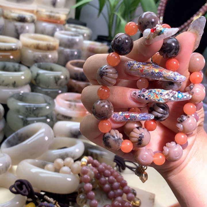 林***姐石英岩玉未镶嵌手镯