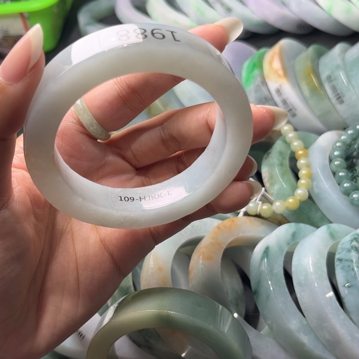 定制翡翠未镶嵌翡翠手镯