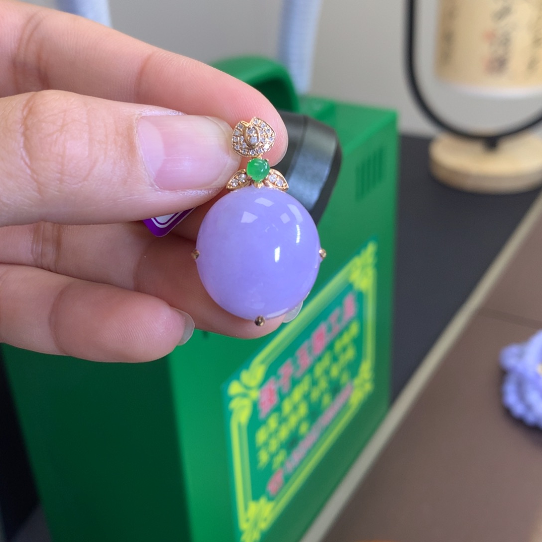 翡翠颈饰18K金镶嵌翡翠