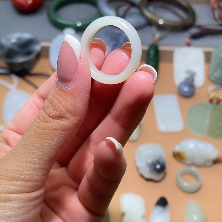 和田玉未镶嵌车挂