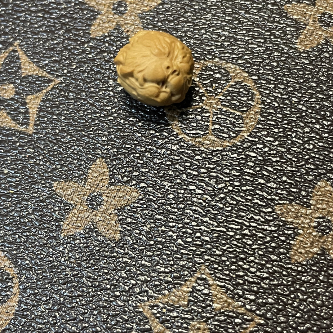 精品原皮猴头雕刻单颗配饰，尺寸16-17mm