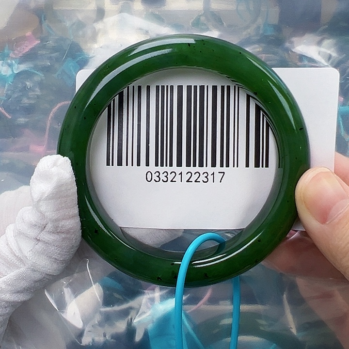 和田玉未镶嵌手镯微瑕5556