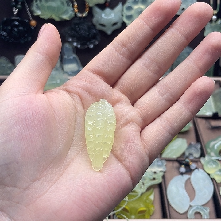 看***阳未镶嵌岫玉吊坠(赠链)