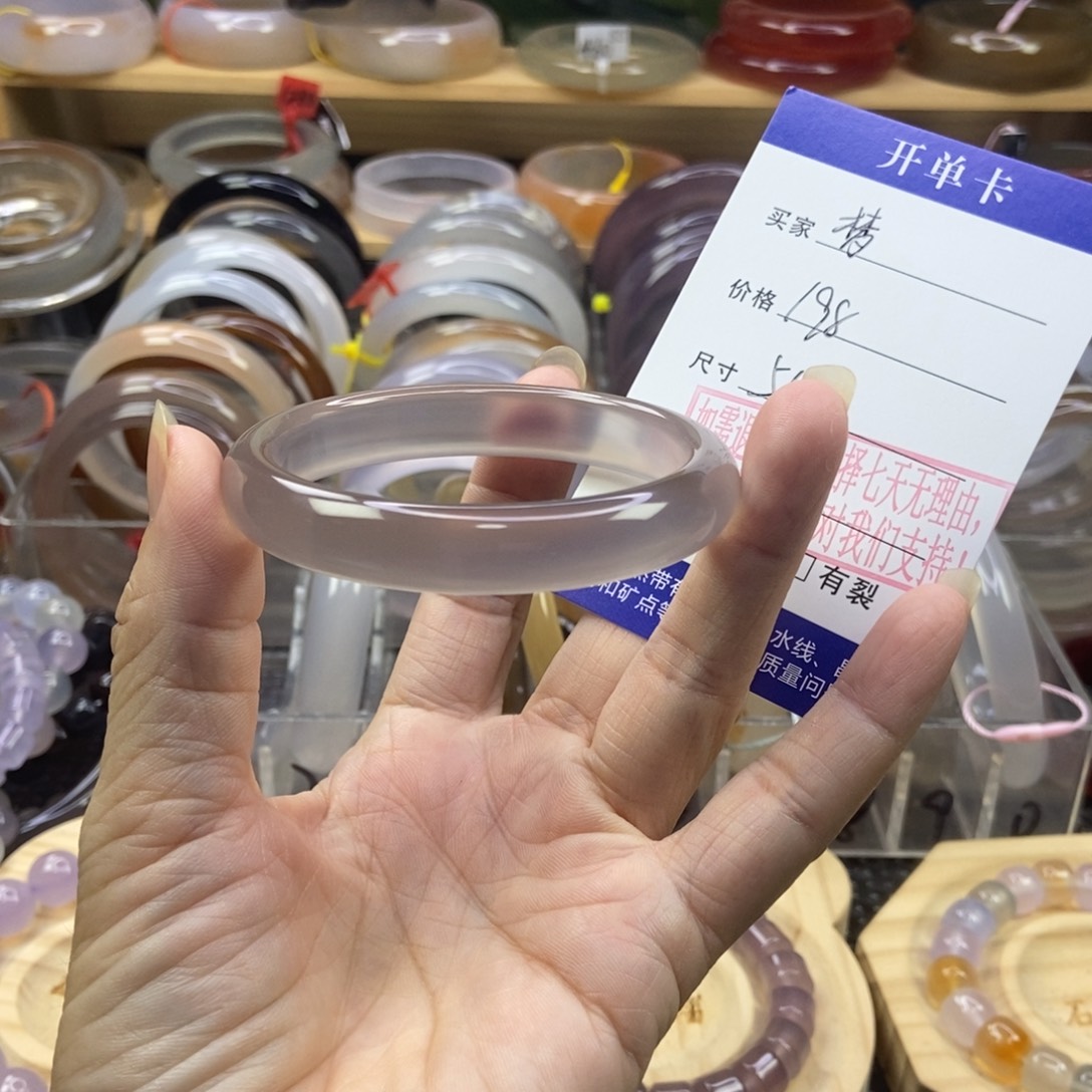 梦***玛瑙/玉髓手镯未镶嵌