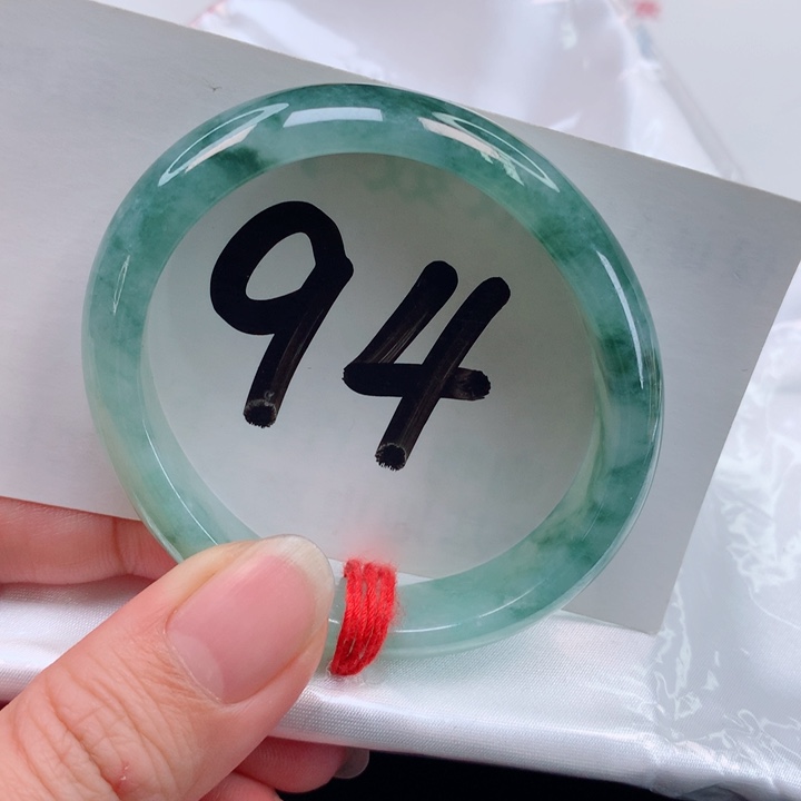 翡翠手镯未镶嵌正