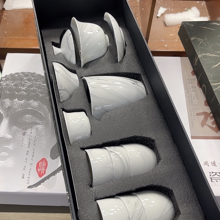 孤品茶具套装等。        