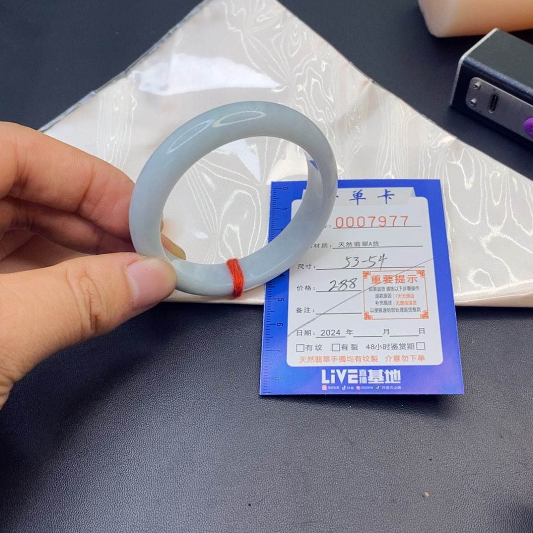翡翠手镯未镶嵌翡翠