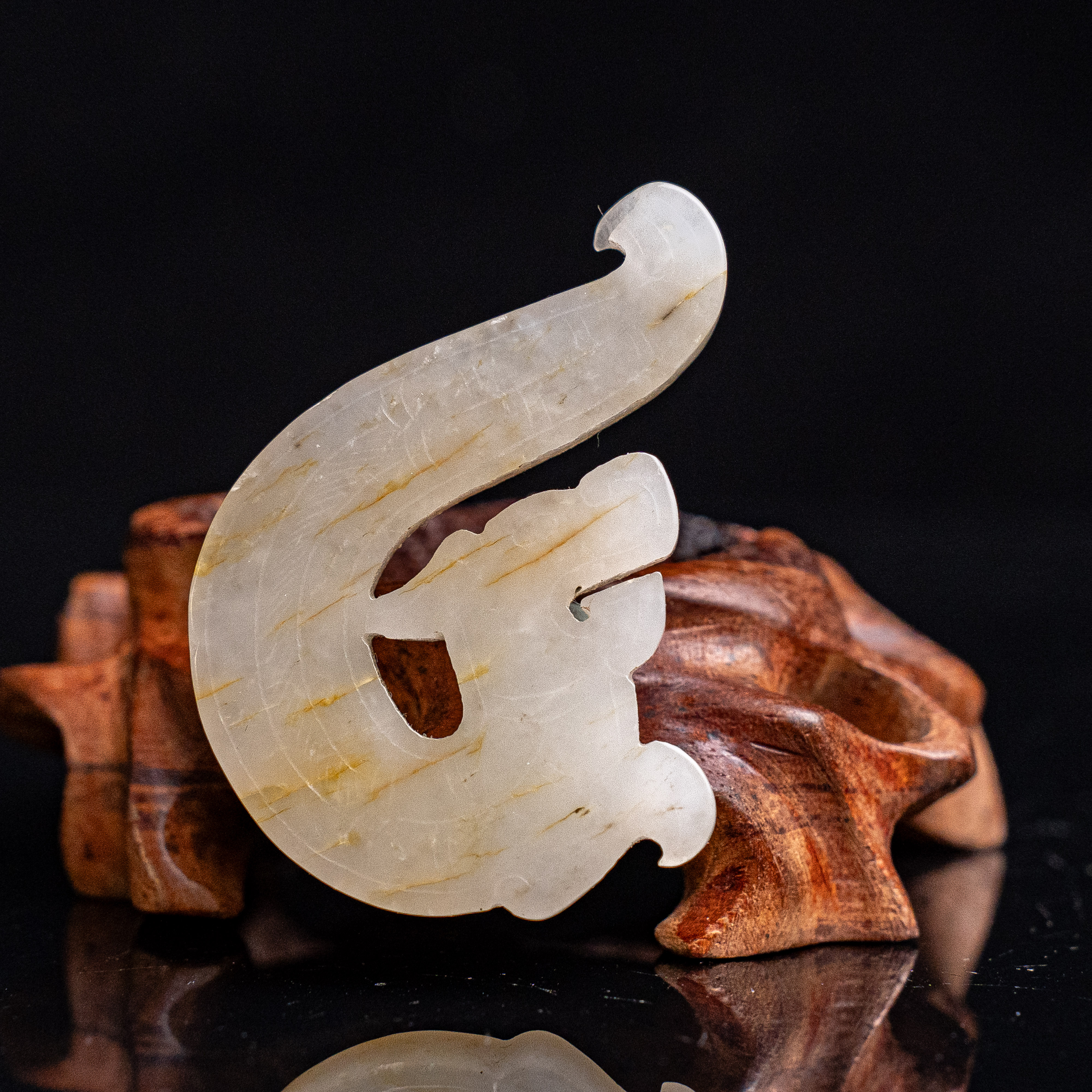 47明代和田玉龙纹玉佩