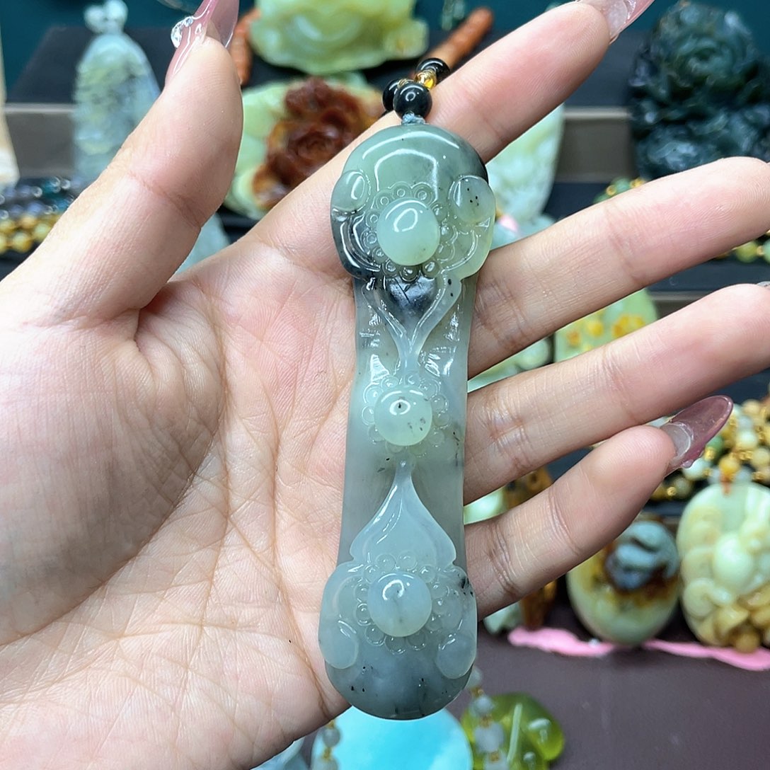 蛇纹石玉挂件未镶嵌