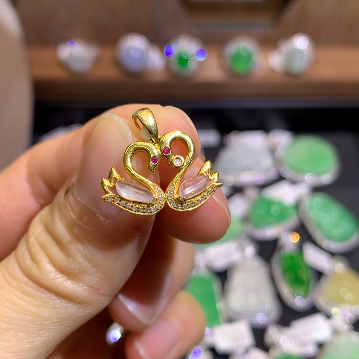 翡翠吊坠(不含链)18K金镶嵌