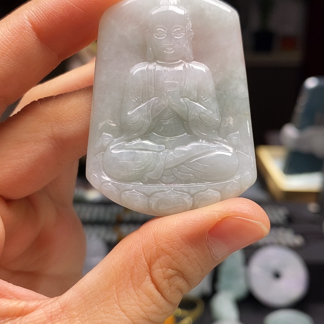 翡翠未镶嵌颈饰大日