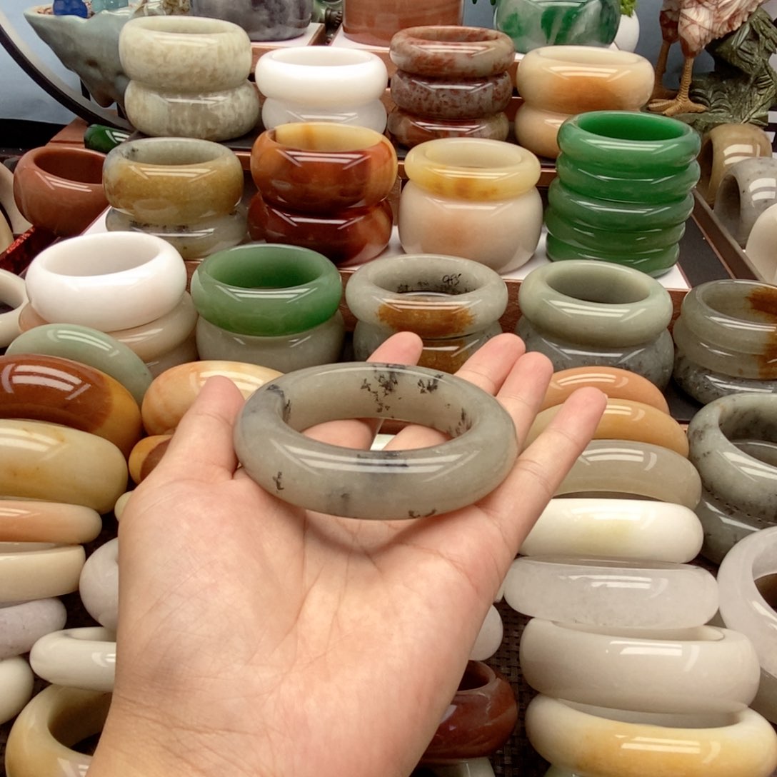 石英质玉（佘太翠）手镯未镶嵌永**冰