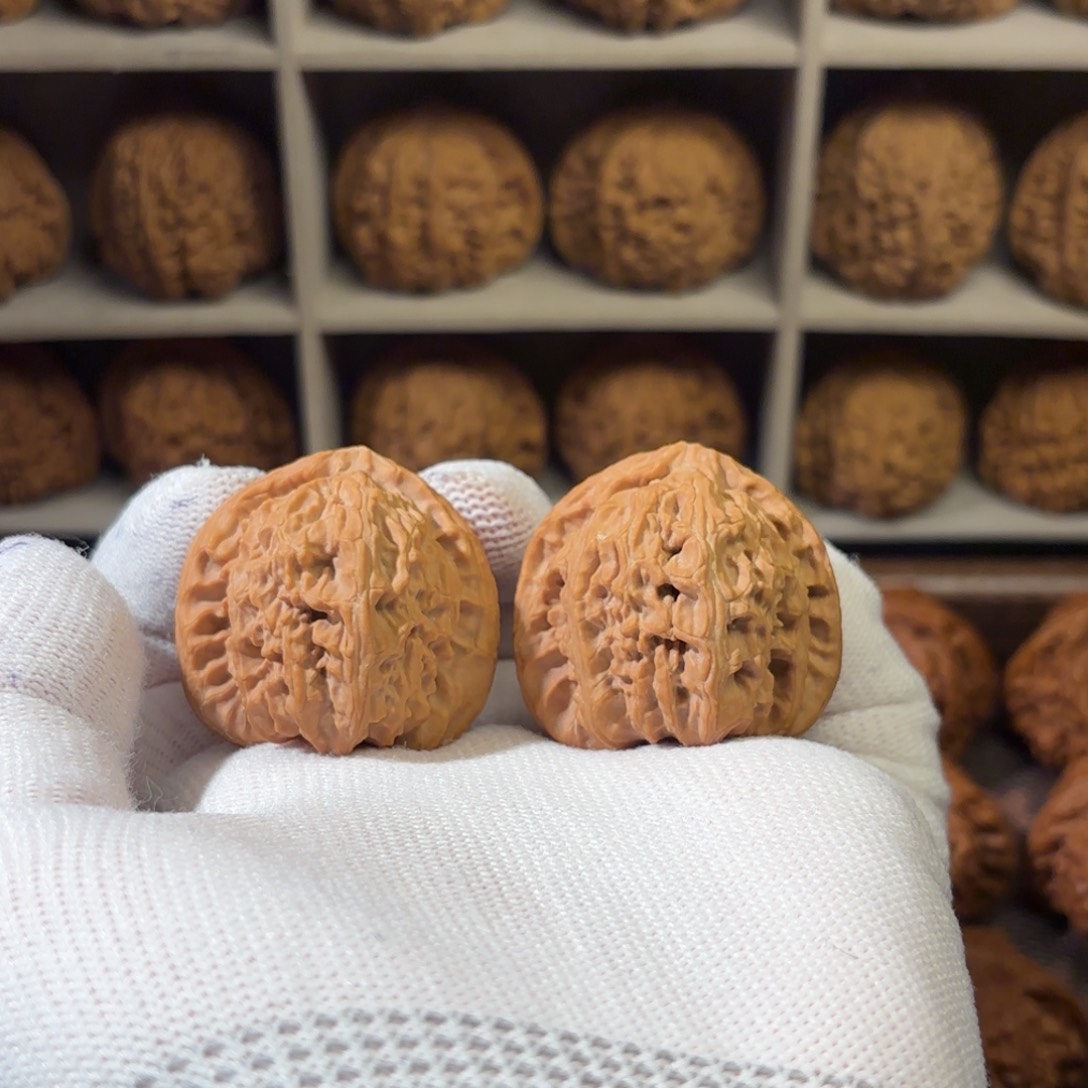 阿***吧文玩核桃把件40尺全品三角白