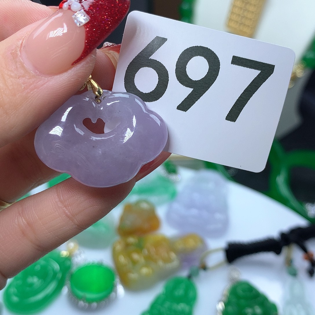 翡翠吊坠(赠链)未镶嵌