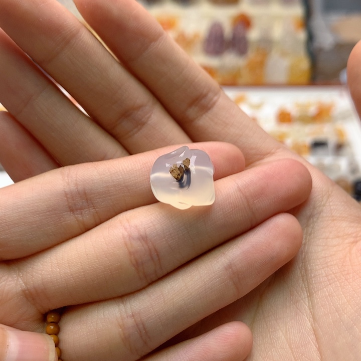 玛瑙/玉髓未镶嵌玛瑙草花趴趴兔