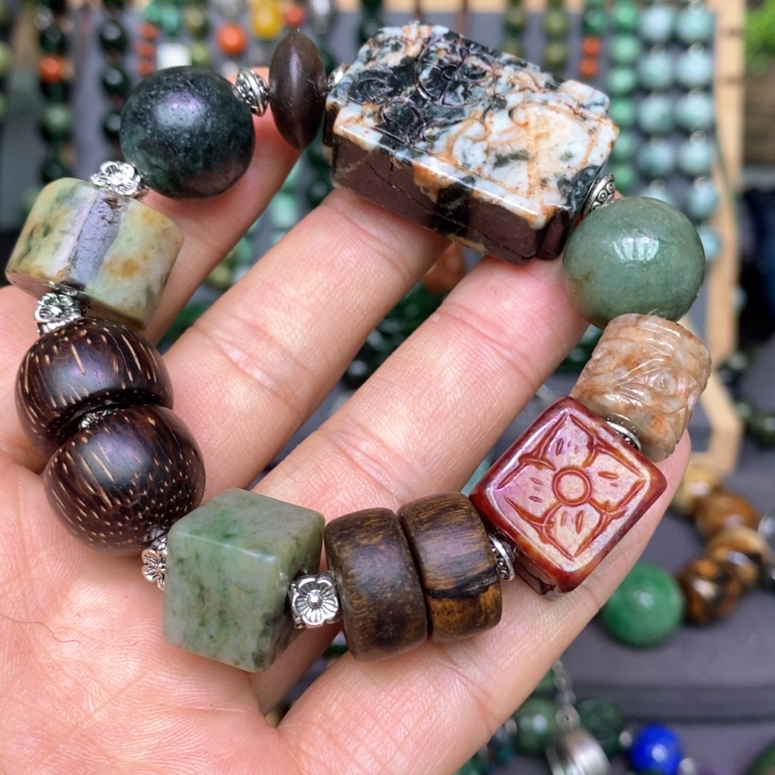 翡翠手链未镶嵌漂亮美眉