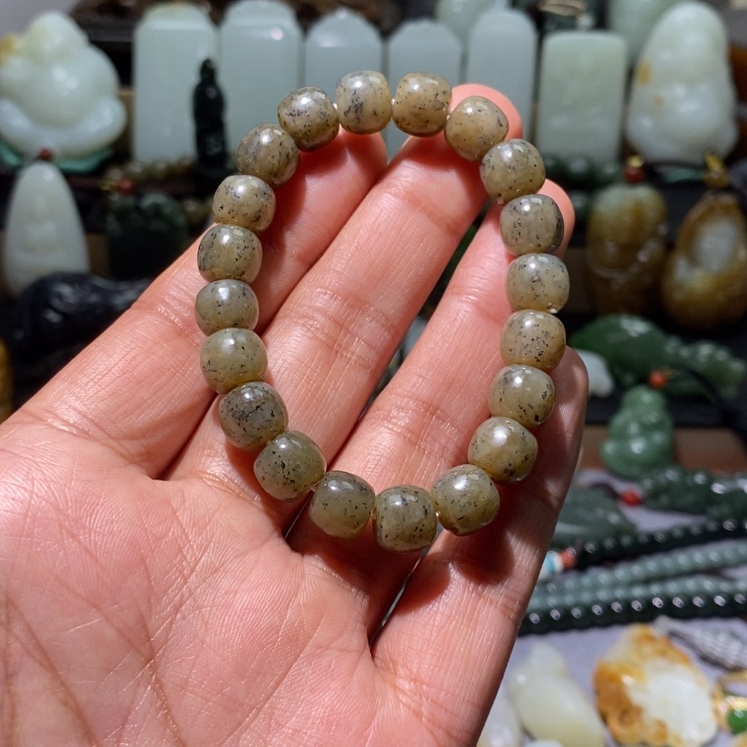 和田玉颈饰未镶嵌