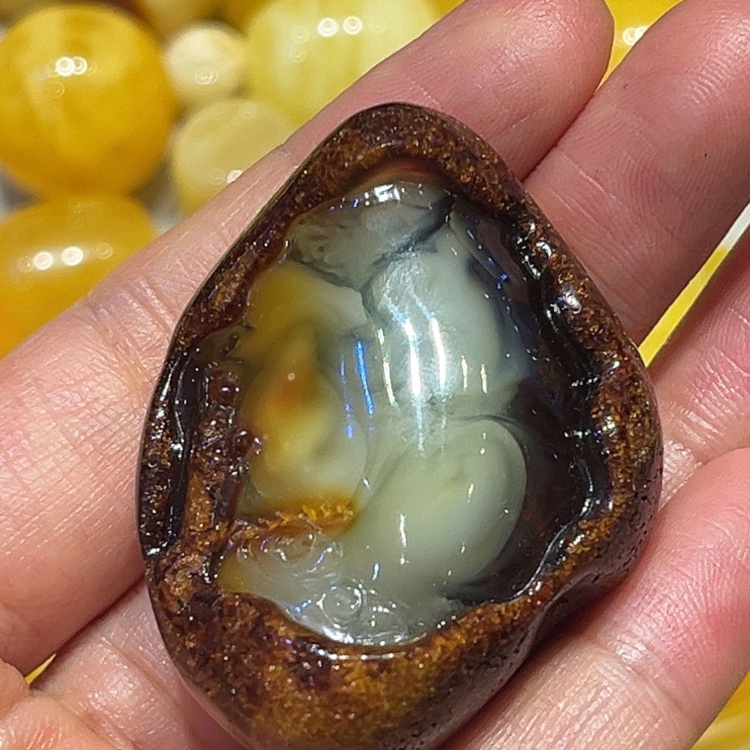 未镶嵌颈饰琥珀吊坠