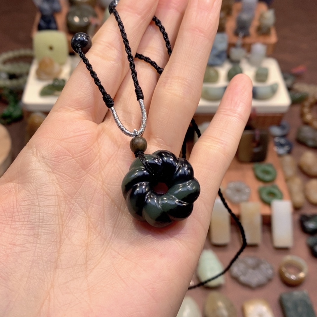 和田玉未镶嵌颈饰