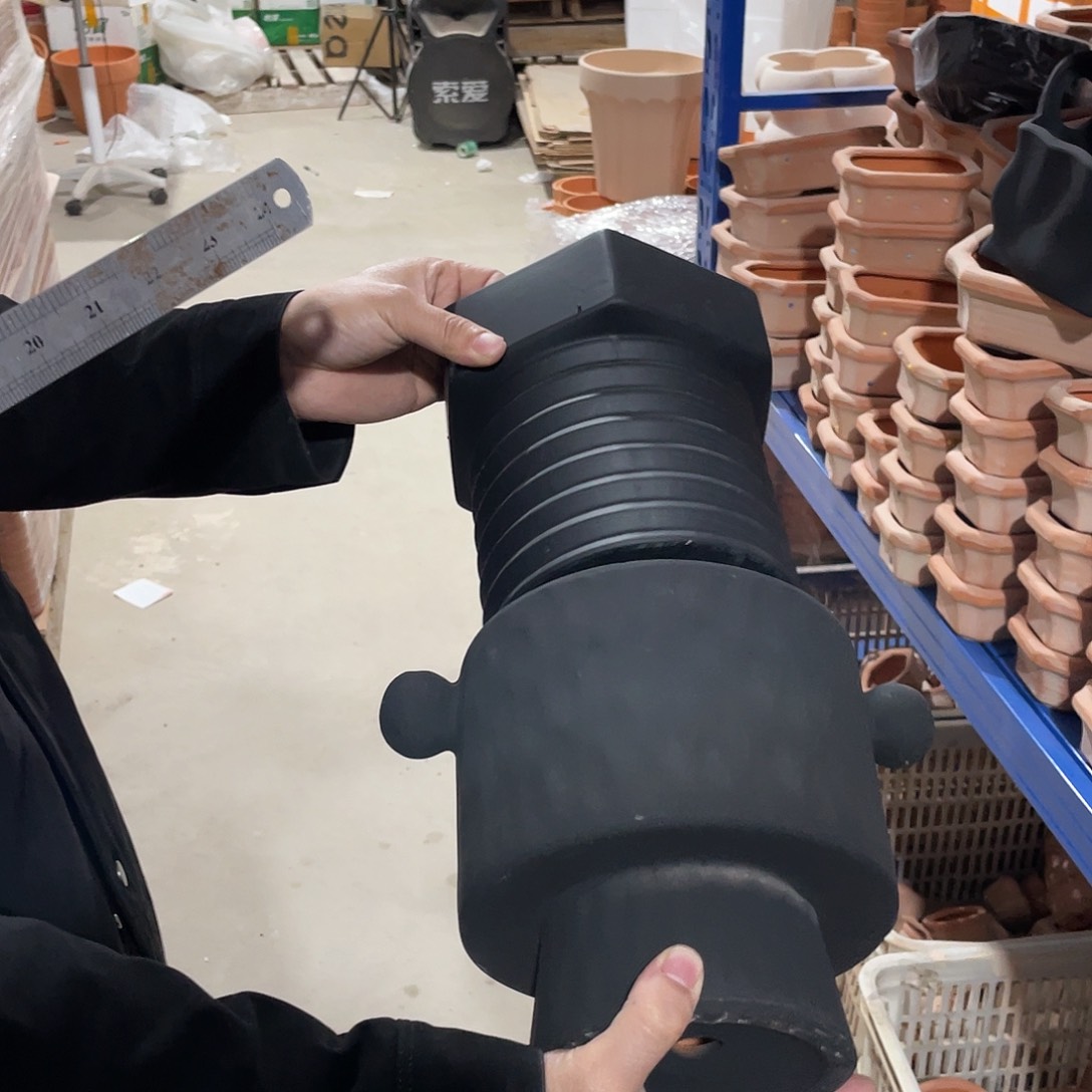 红陶大耳大螺丝两个