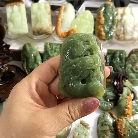 岫岩河磨玉（透闪石质玉）吊坠未镶嵌