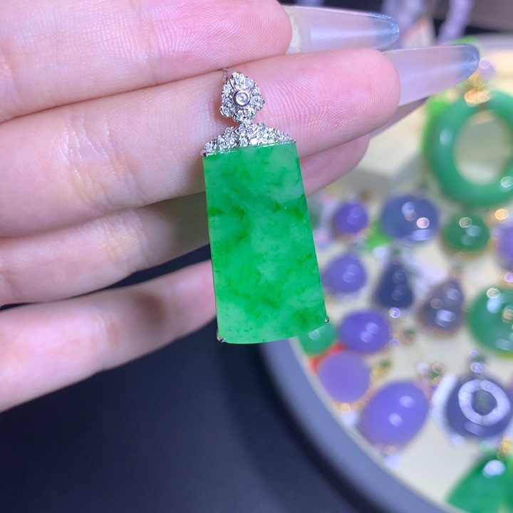 颈饰18K金镶嵌翡翠天然