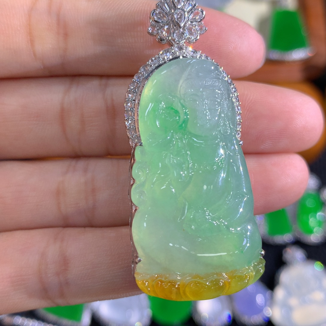 翡翠18K金镶嵌颈饰