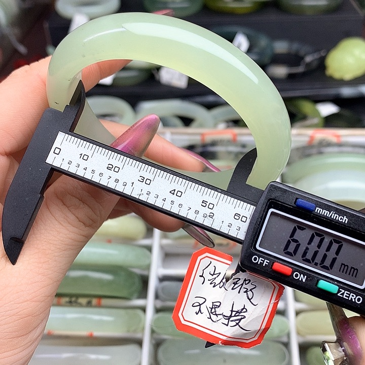 蛇纹石玉手镯未镶嵌921