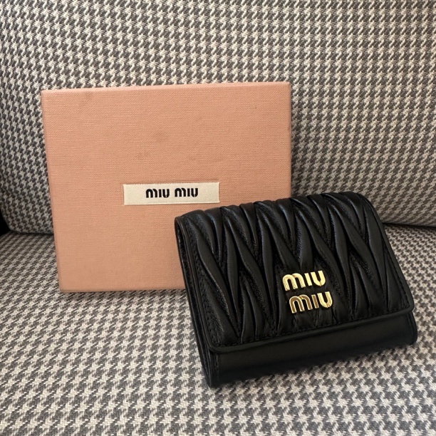 99新 MIU MIU/缪缪 缪缪/粉色褶皱卡包送中检2751