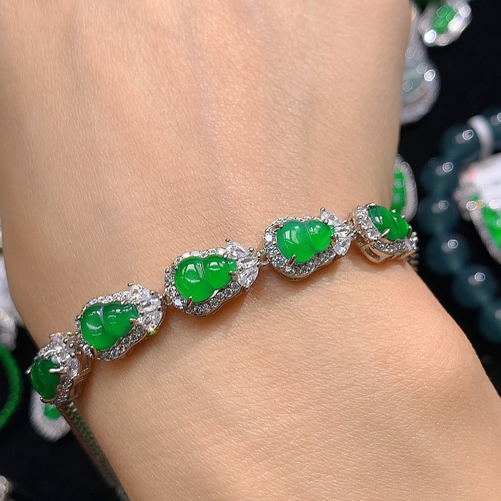 翡翠颈饰未镶嵌翡翠