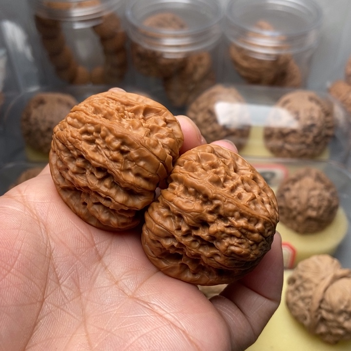 文玩核桃把件平谷凹底